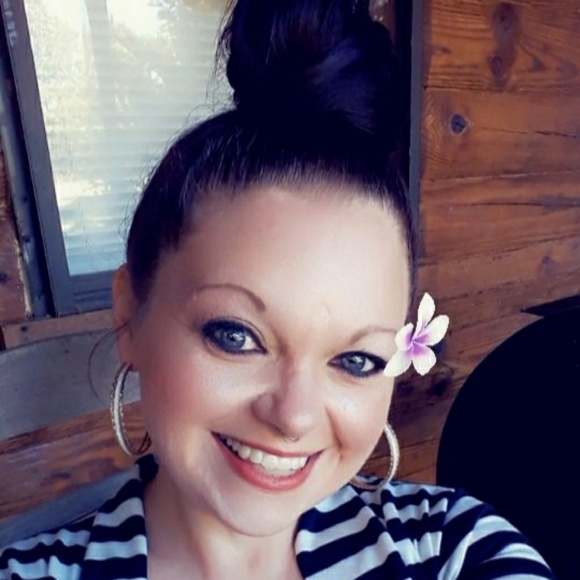 Meet your Posher, Rena - Picture 2 of 8